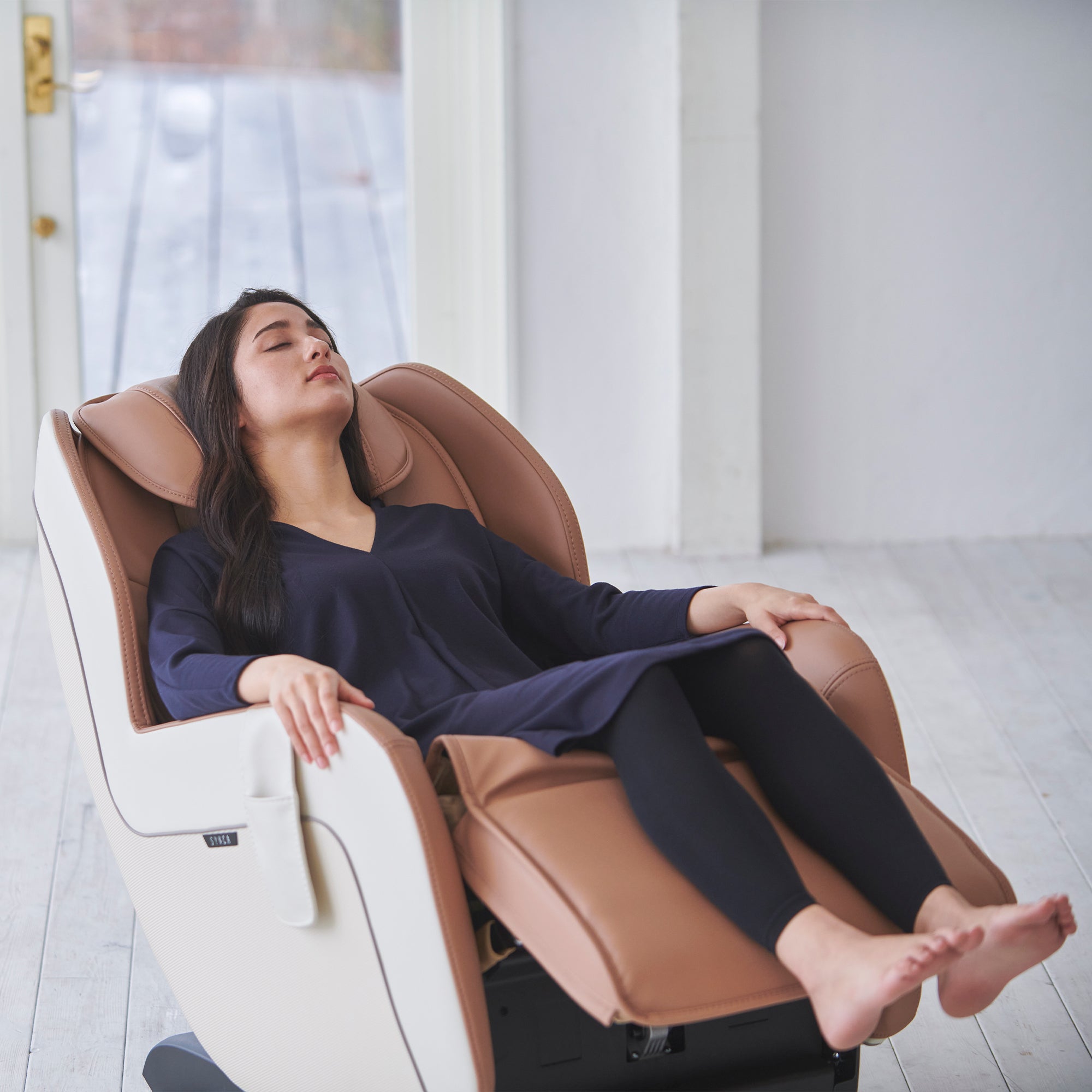 Synca CirC+ Zero Gravity Massage Chair - Best Body Massage Chair
