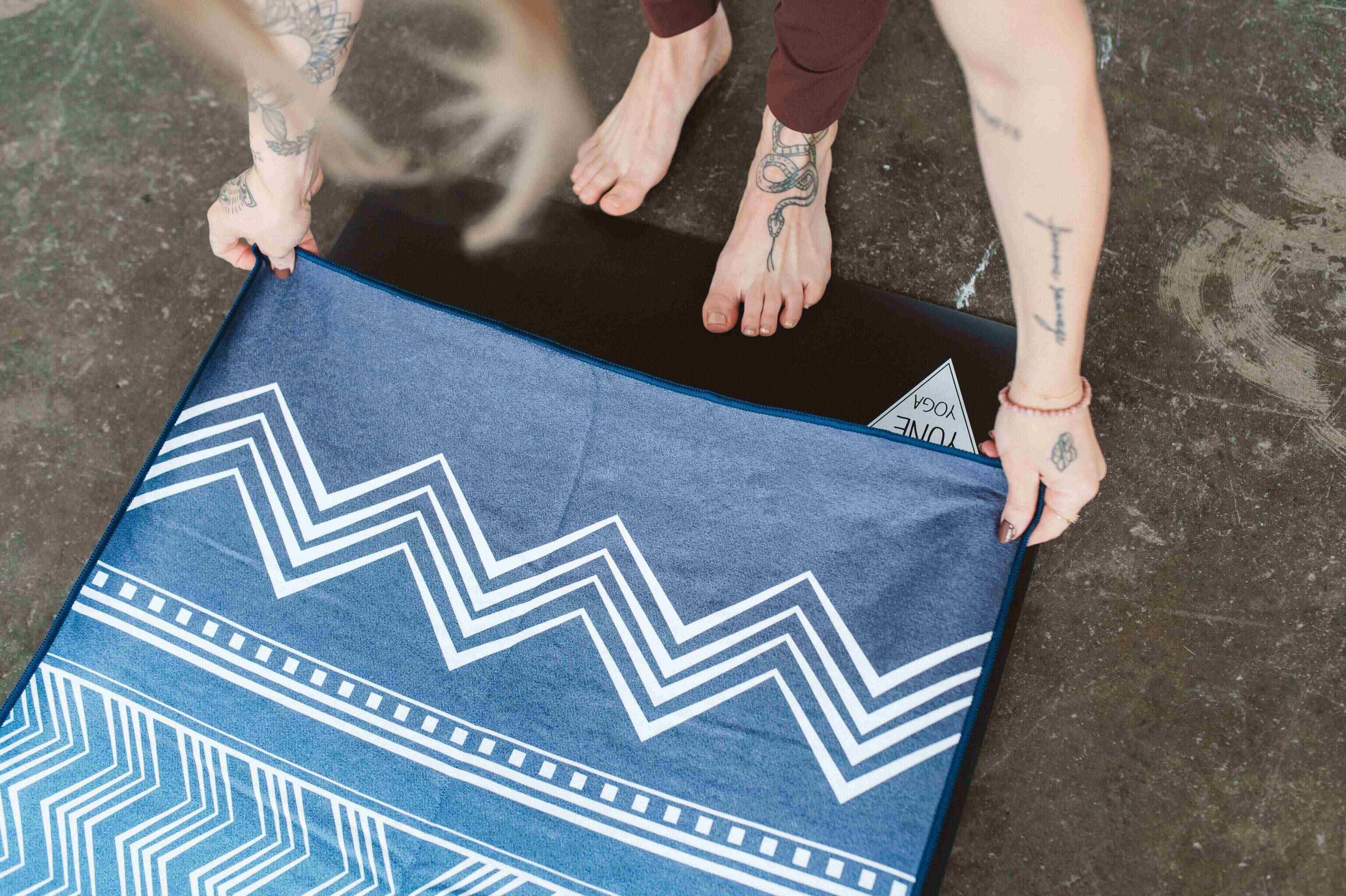 Yoga Towel | Non Slip Silicon Nubs | Absorbent Microfiber | Blue | Yune Yoga | The Diamond - Yune Yoga