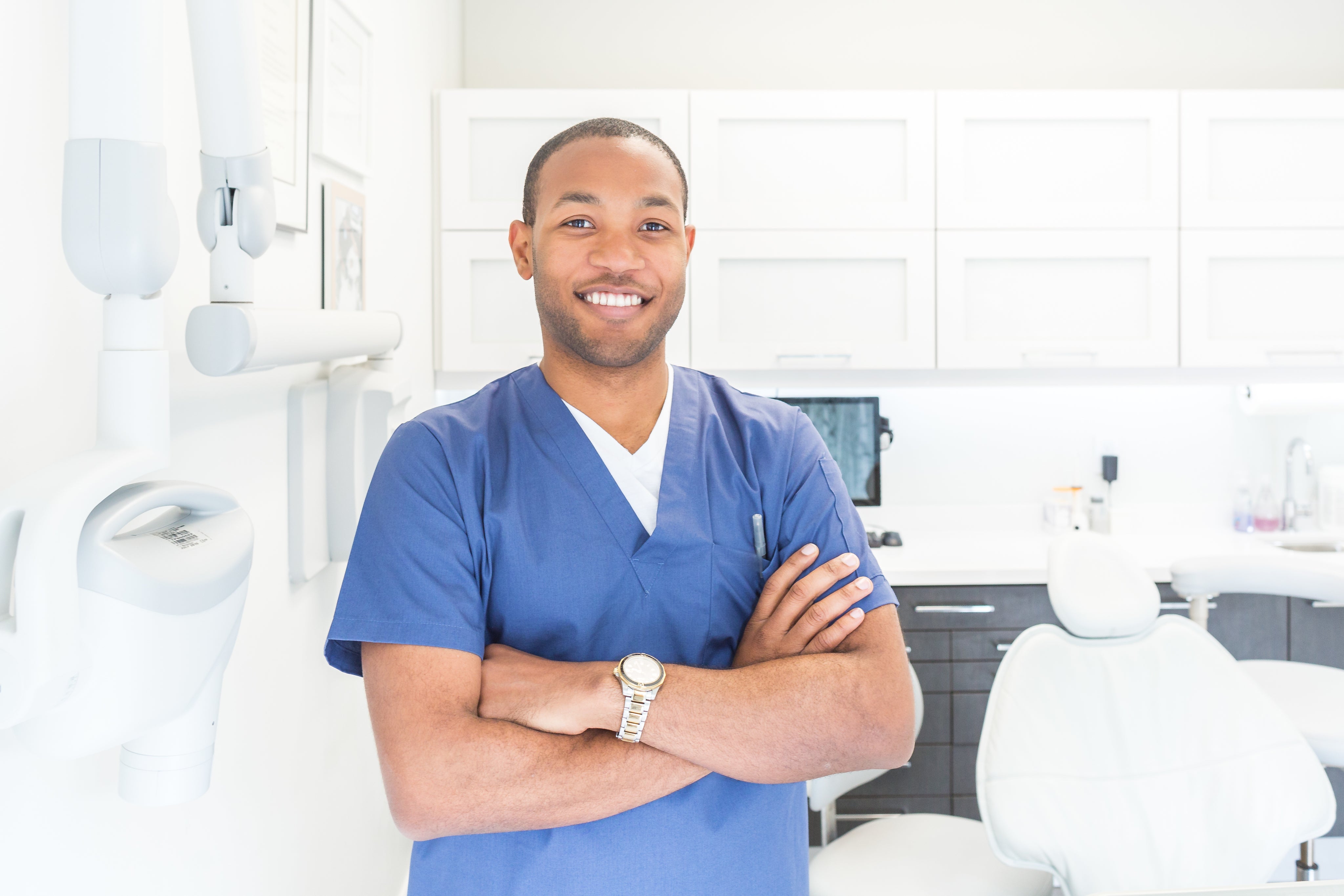 image of a smiling dentist 